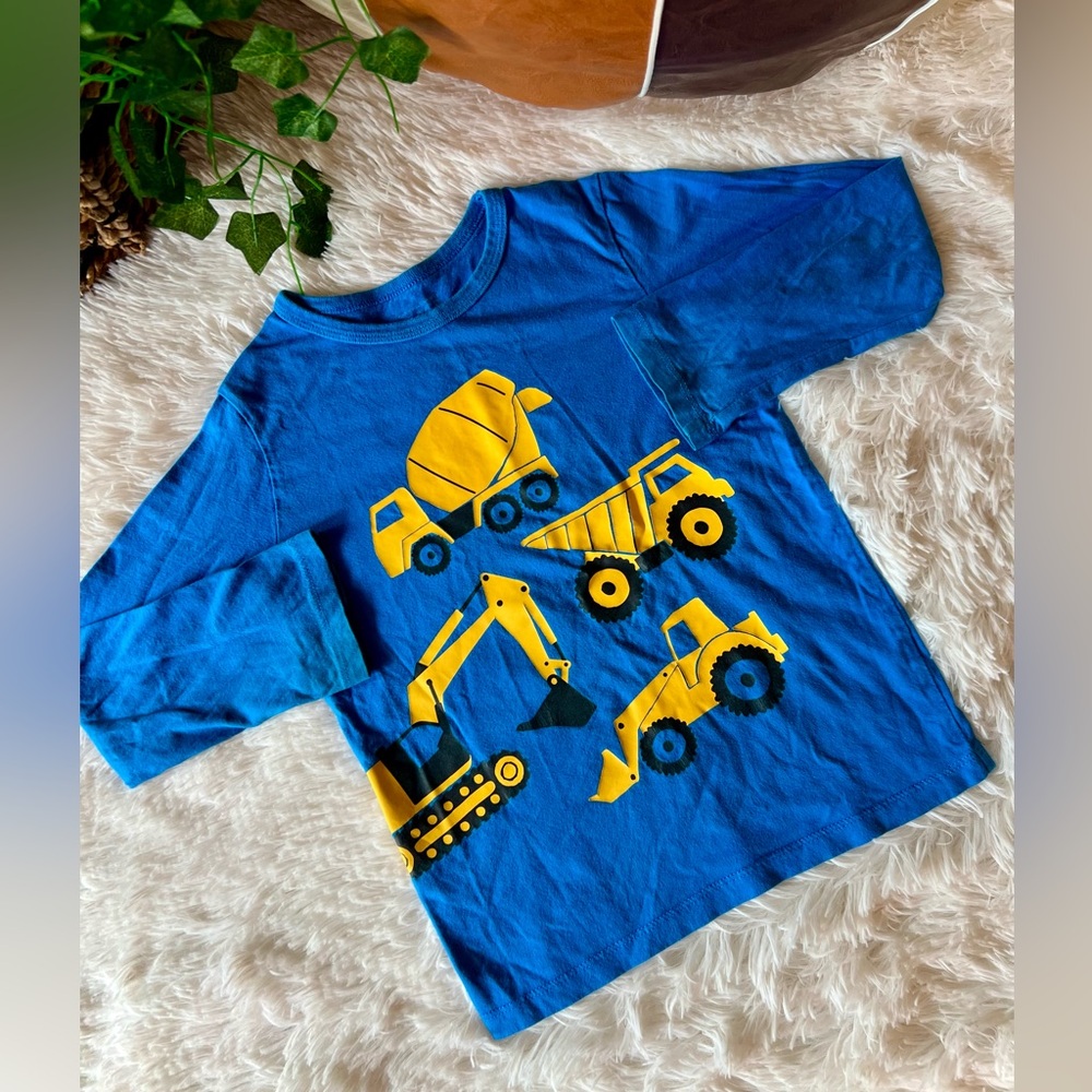 Children's Place Blue and Yellow Construction Vehicle Truck Excavator Tee 🚜